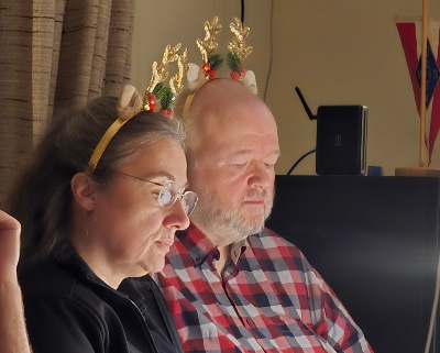 Angelika und Stefen bei lesen der Geschichte (c) OE3BAJ