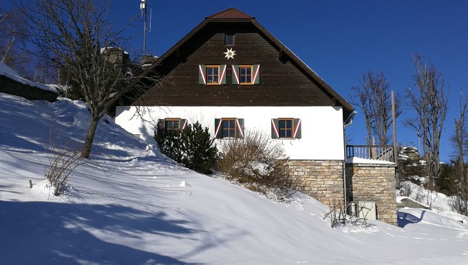 Nebelsteinhuette links davon die Antennenanlage des AFU Relais 